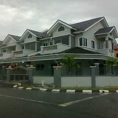 Makmur Homestay Тайпинг Екстериор снимка