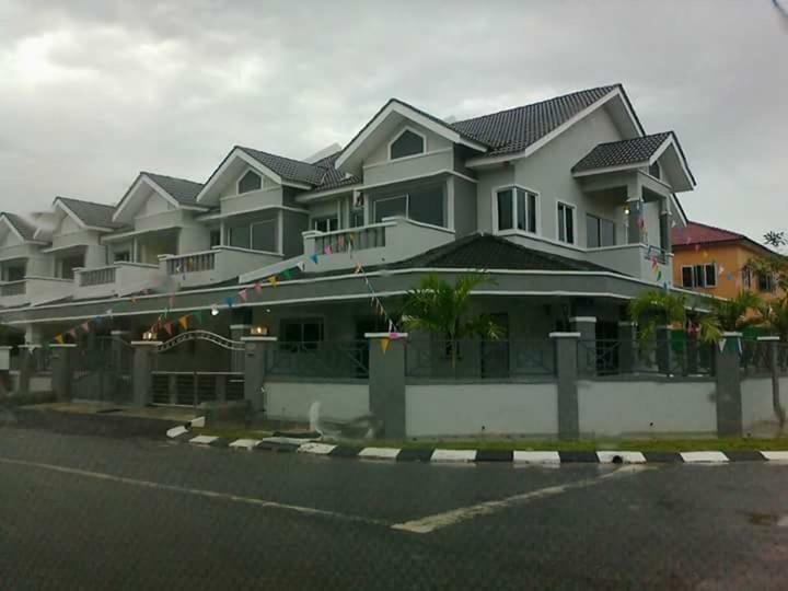 Makmur Homestay Тайпинг Екстериор снимка